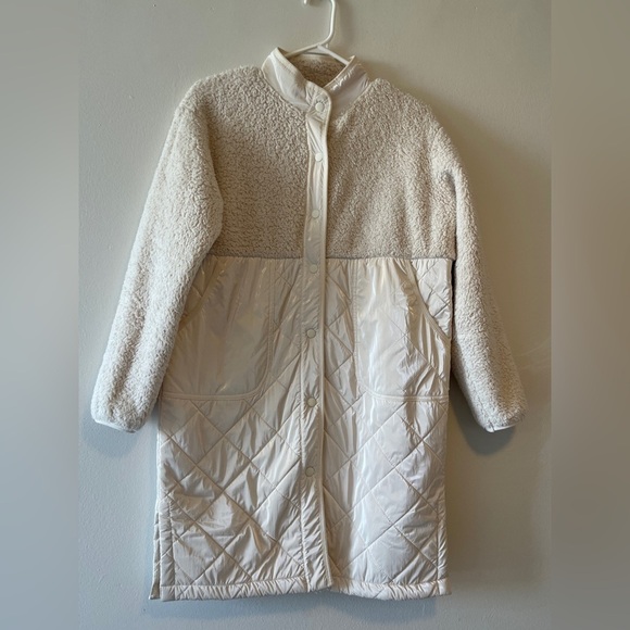 Athleta Girl So Toasty Tugga Sherpa Metallic Coat Size 12 / Large In Cream White - Picture 6 of 16